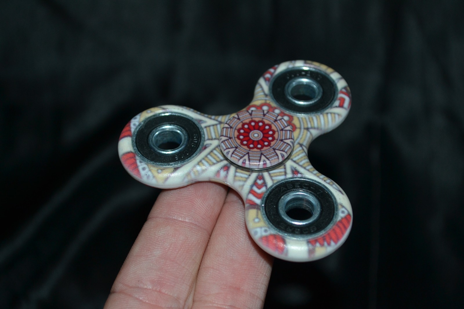Geometric White & Red Lotus Flower Design Fidget Spinner Toys Figet Spiner NEW