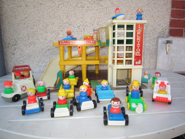 Fisher Price Garage Ref 930 Year 1970 17 Vehicles With Characters + 1 Minibus