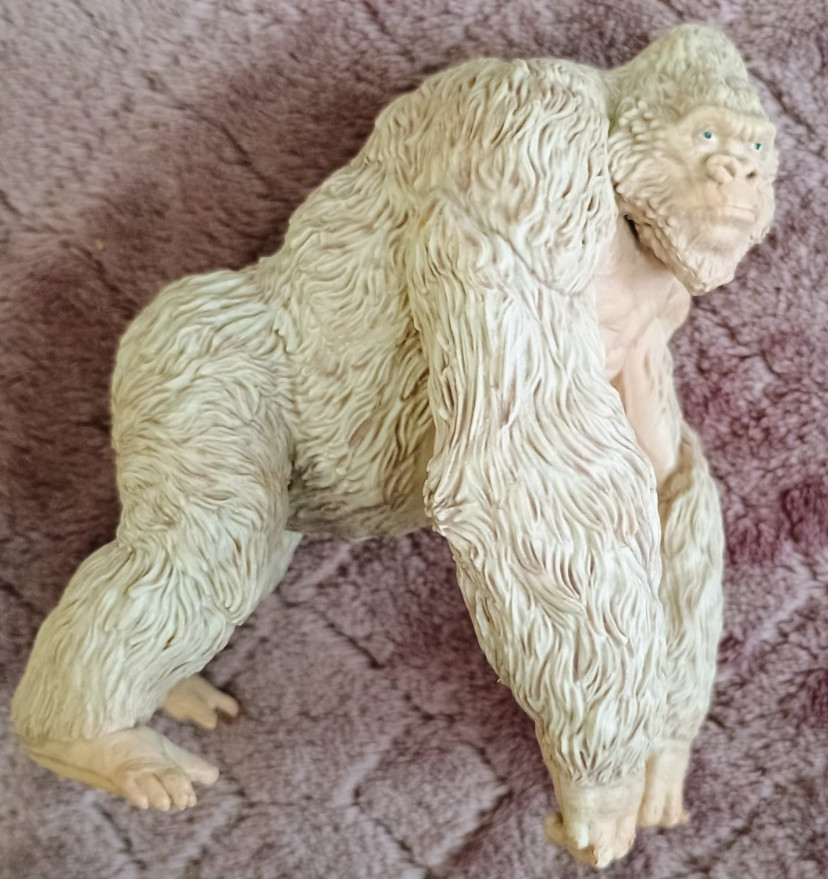 Vintage Beige Gorilla Figurine Primate Statue Bigfoot Style 5″ Heavy Resin