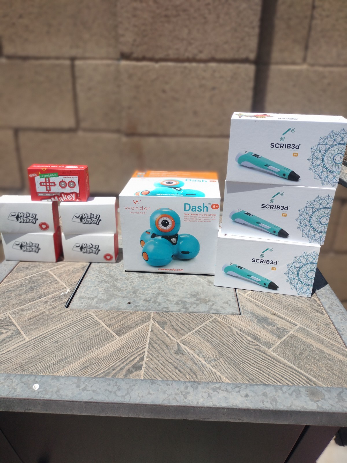 STEM Lot of 9 ( 1 Dash Robot Blue- 3 Scib3d Pen- 5 Makey Device