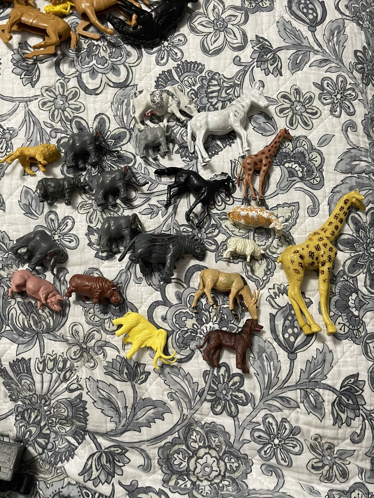 Lot Of Vintage Zoo Wild Jungle Animals Toy Figures 1980s Lion Zebra Hippo Giraff