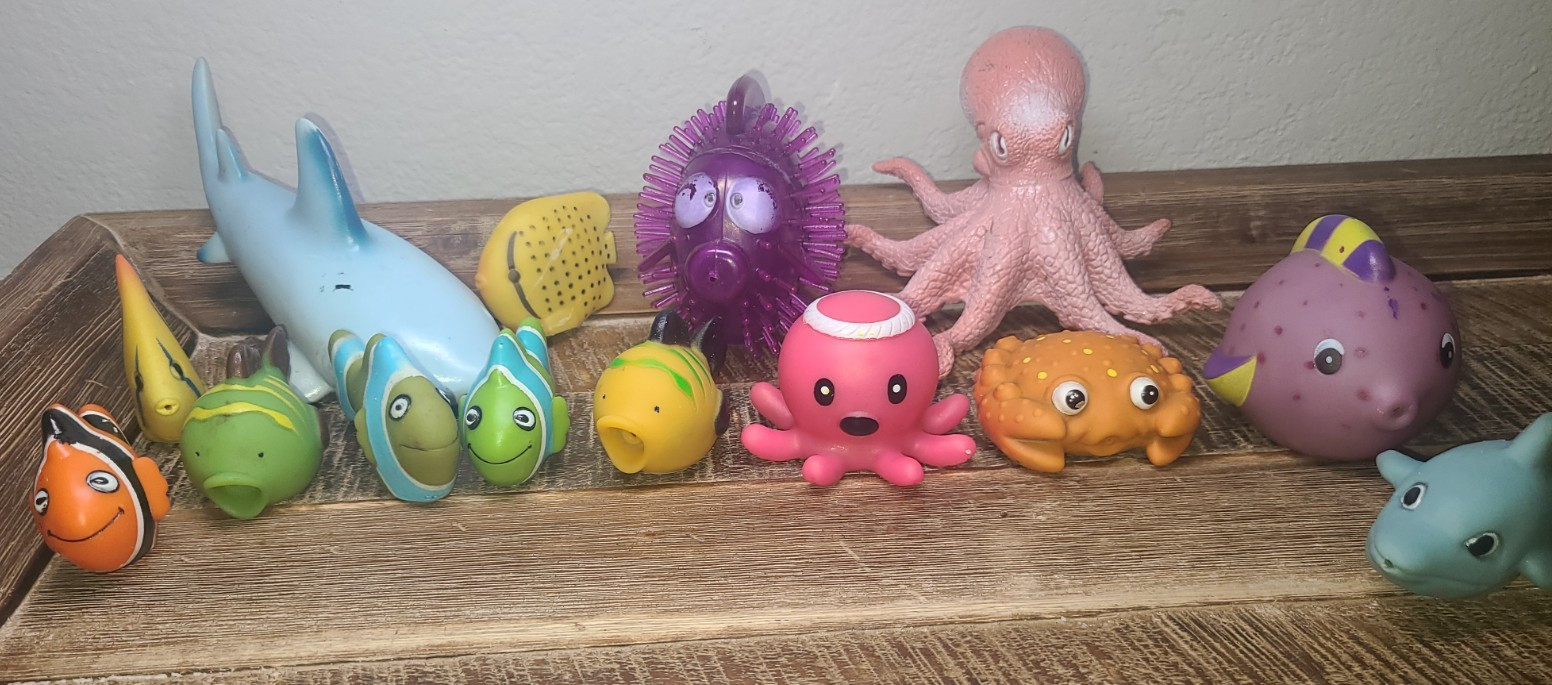 14 Ocean Animals Mini Figures Bath Toys Rubber Plastic Shark Octopus Clownfish