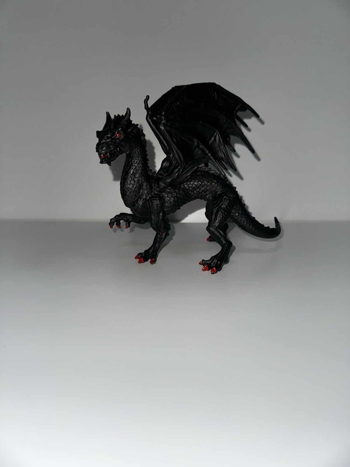 2010 Black Forest Twilight Dragon Fantasy Figure Safari Ltd Red Eyes Nails 5″