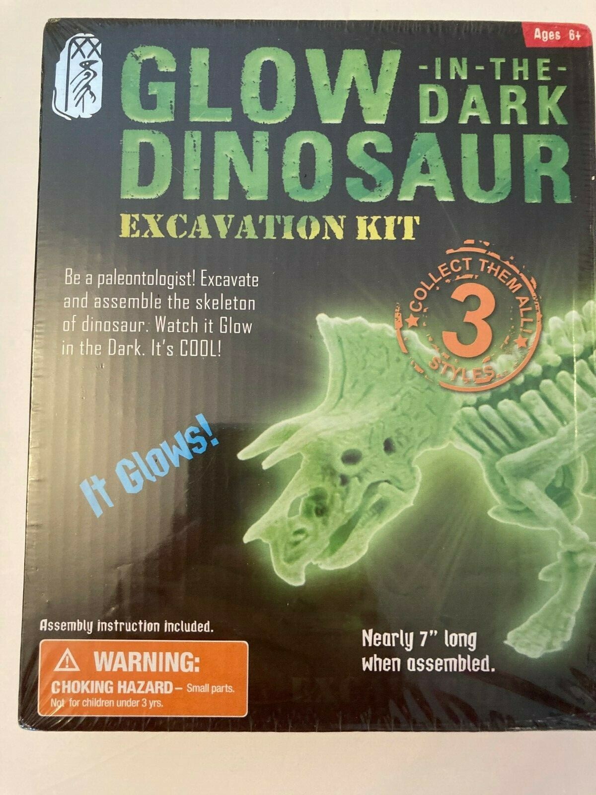 Glow in the Dark Triceratops Excavation kit fossil dig DINOSAUR bones 6+