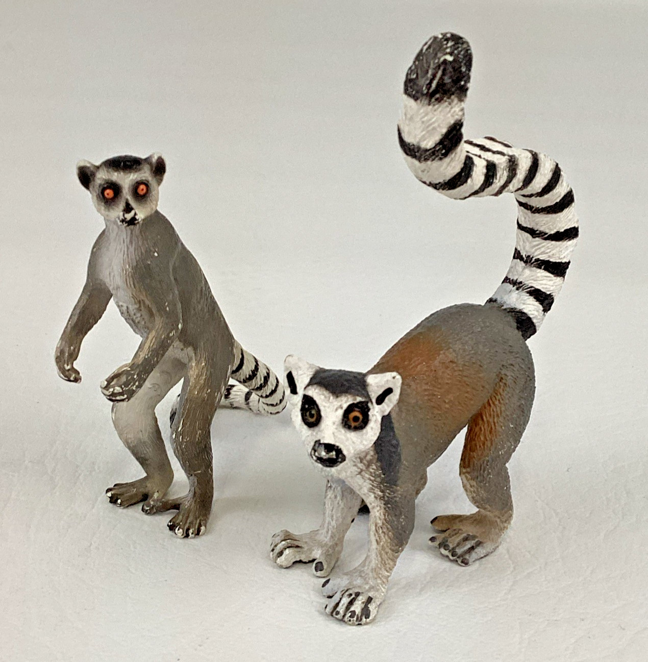 Safari Ring Tailed Lemurs Realistic Wild Animal 3.5″ Toy Figure Lot 2010