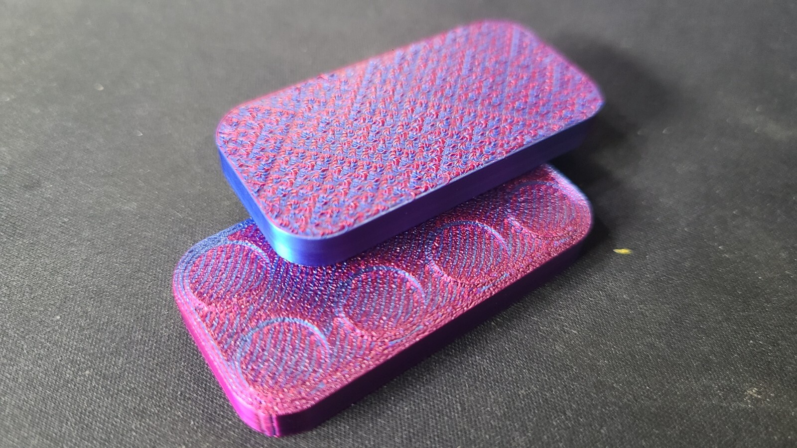 Tektonix – Sliding Magnetic Fidget Toy (Blue/Magenta)