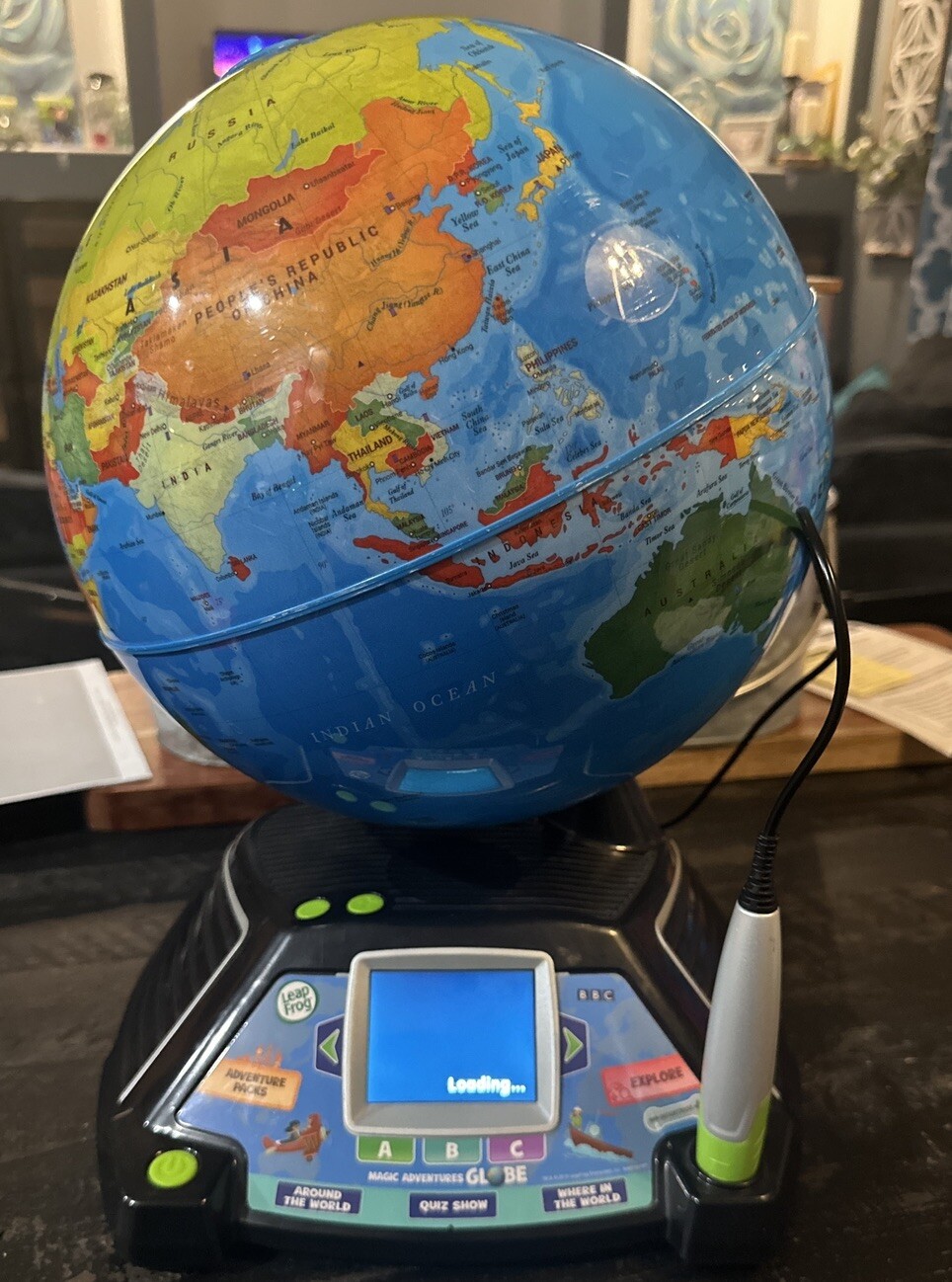 Leapfrog Magic Adventures Globe w/ LCD Integrated Video Screen Display 80-605400