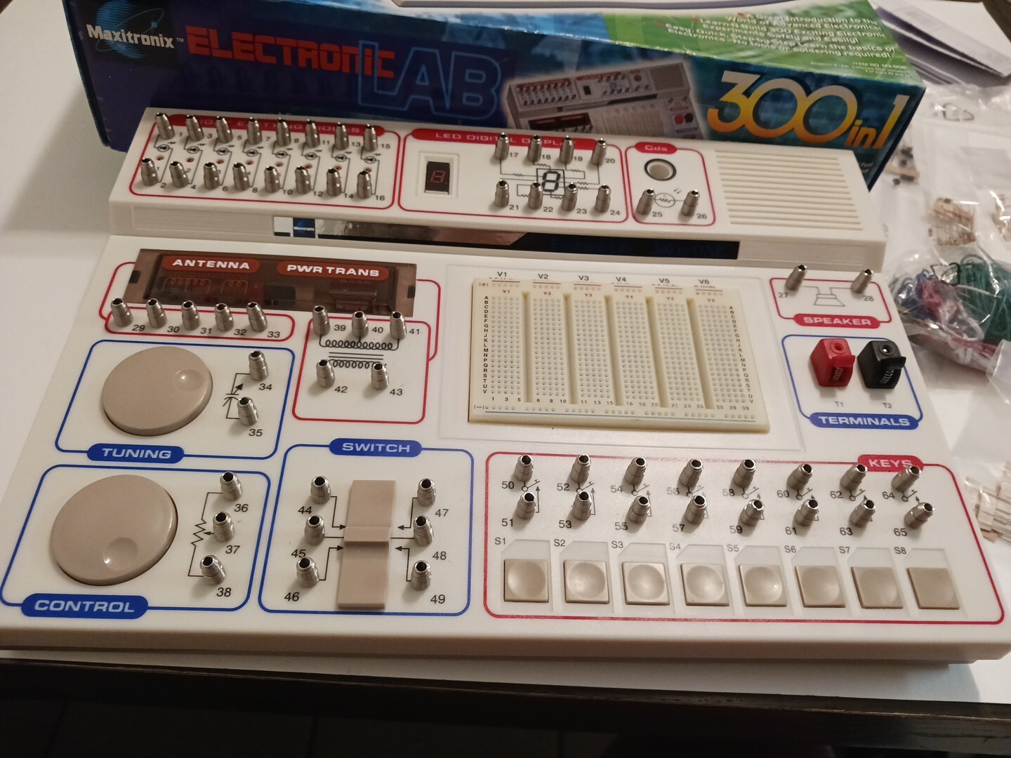 Maxitronix MX-908 White Battery Operated 300 in 1 Electronic Project Lab Kit