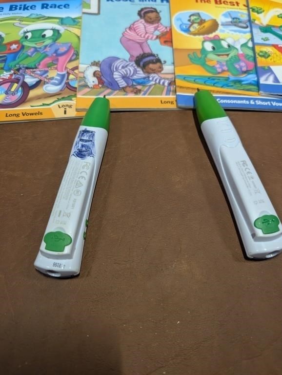LeapFrog LeapReader Reading System Lot – 2 Pens & 9 Phonics Learn to Read Books