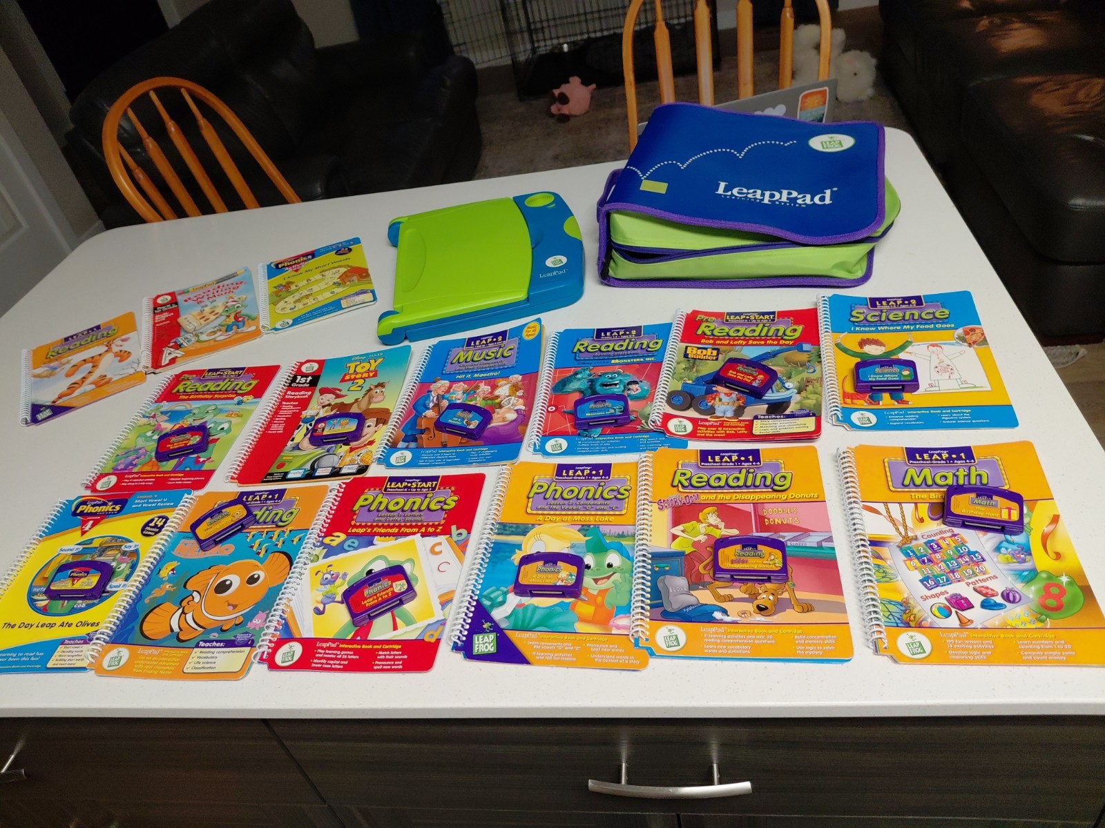 LeapPad Learning System 2001 Works 15 books 12 cartridges Carry Bag Leap Frog