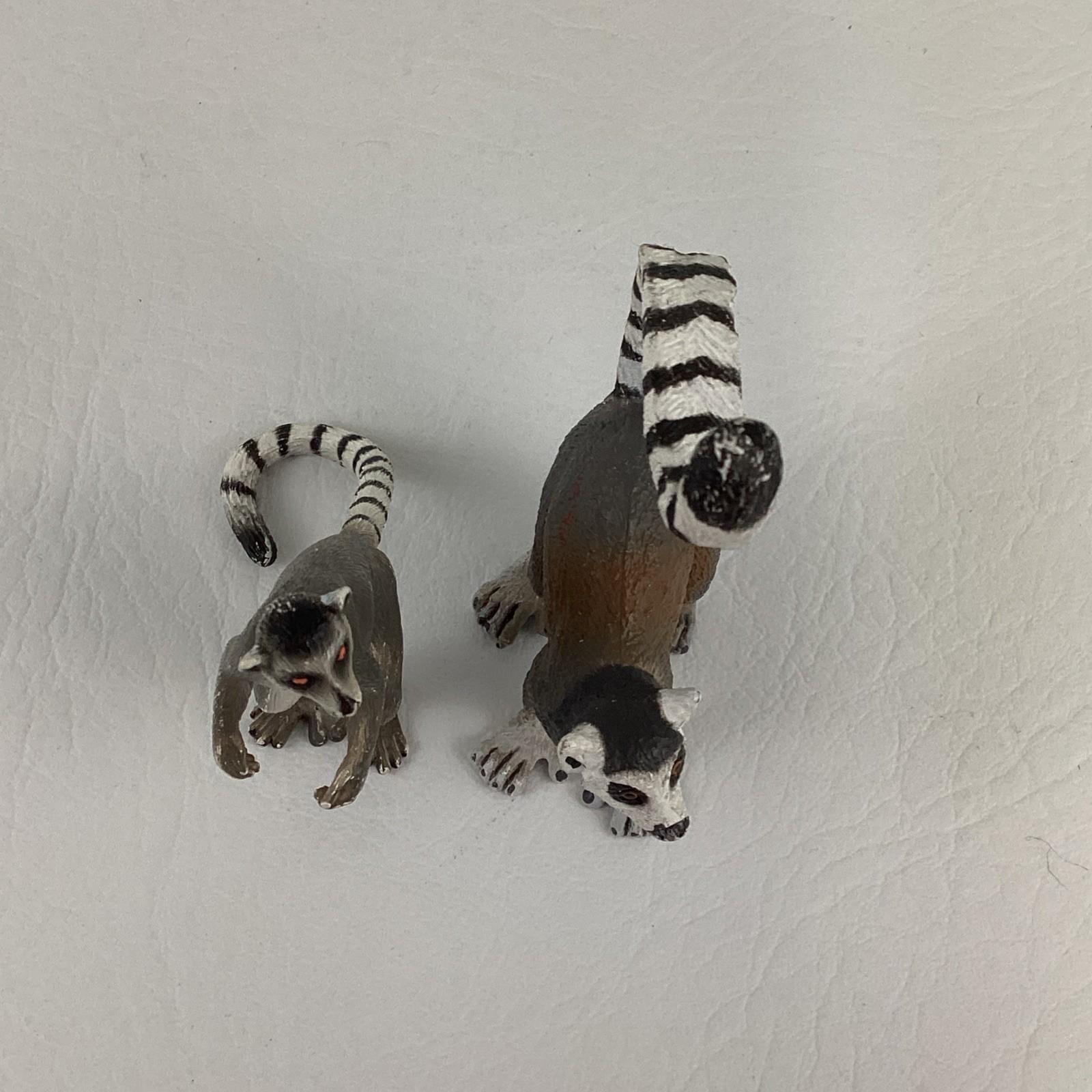 Safari Ring Tailed Lemurs Realistic Wild Animal 3.5″ Toy Figure Lot 2010