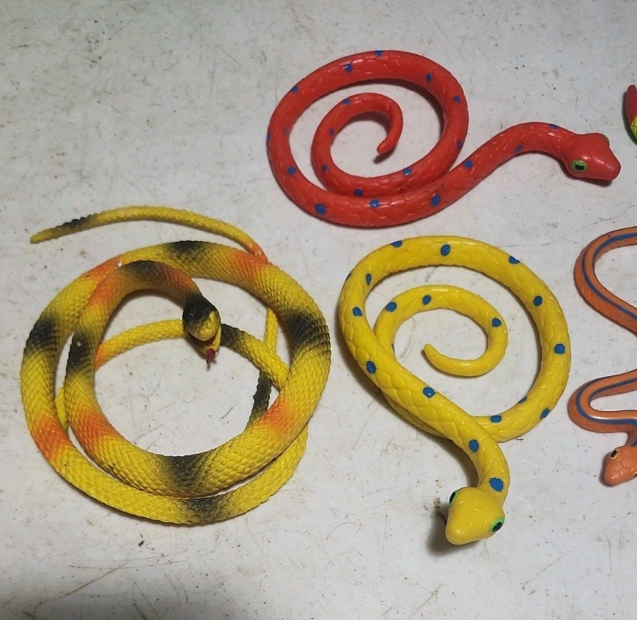Lot of 6 Vintage Rubber/Plastic Toy Reptile Snakes