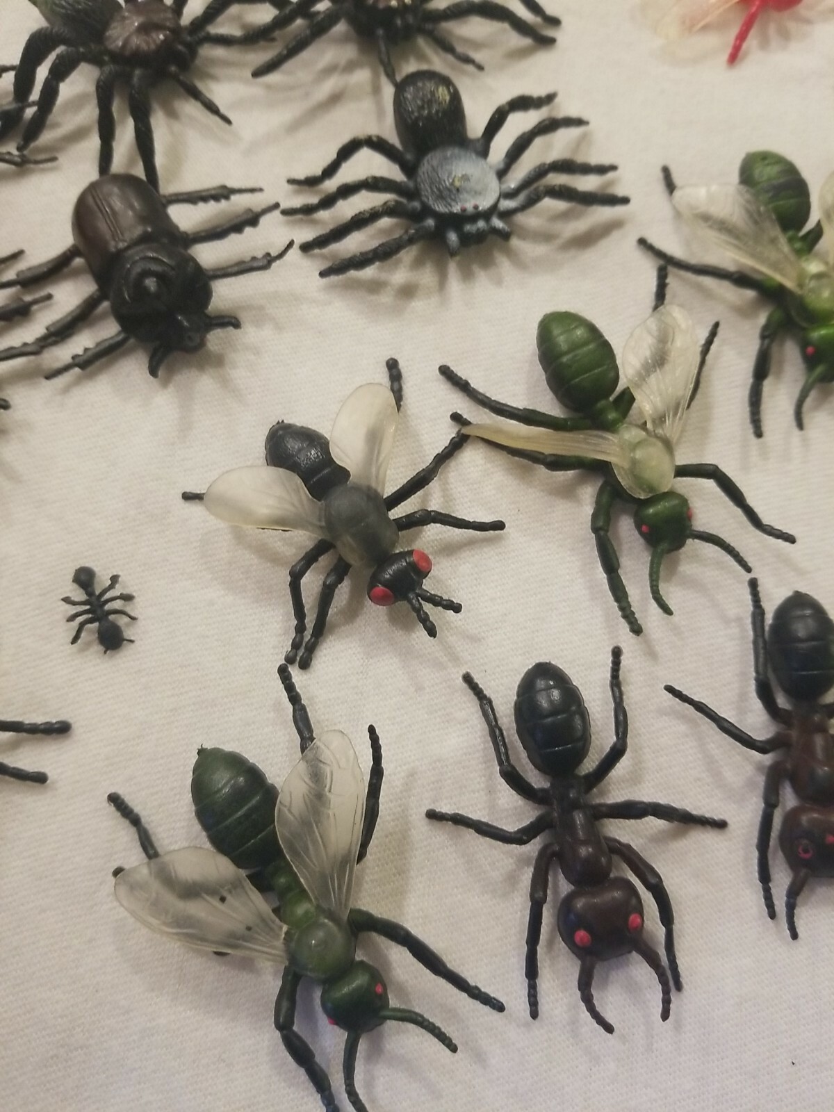 Lot of 17 PVC educational Animal figures Insects SMALL FIGURES SEE PICS FREE S/H
