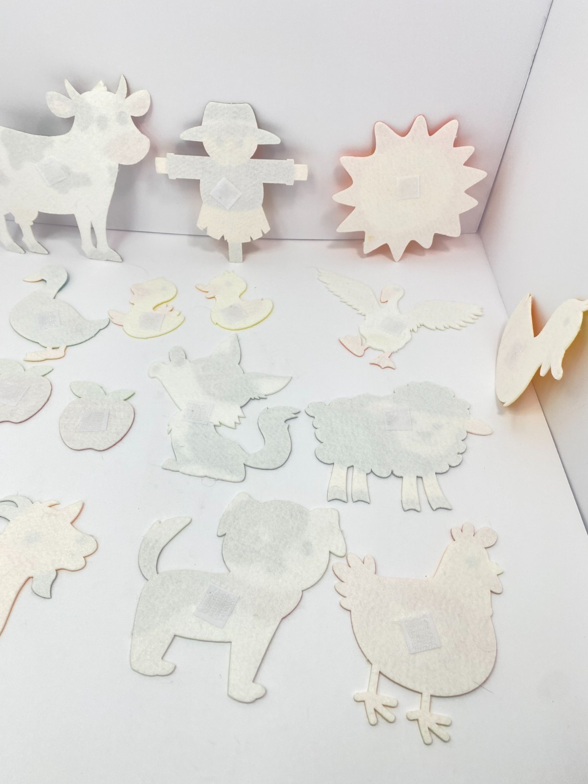 Farm Animal Felt Story Set – Hook‑and‑Loop Backing – 30+ Pieces Preowned Wear