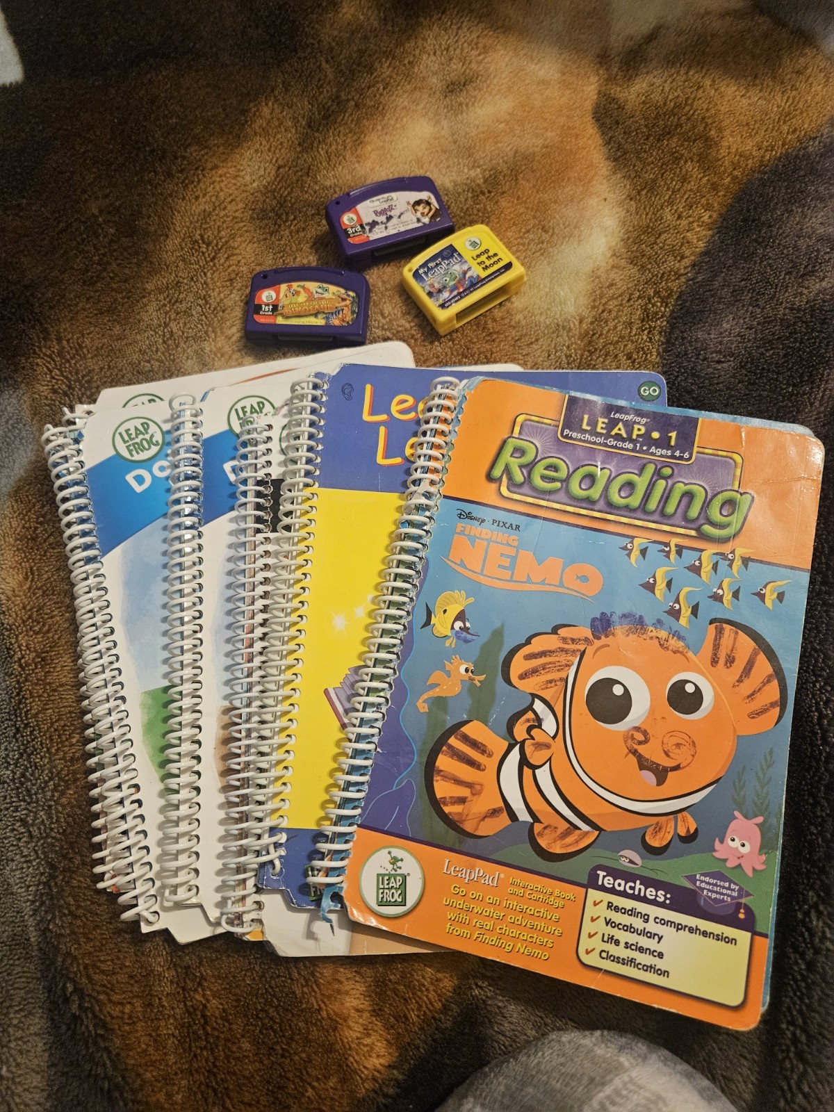 Random Lot of LeapFrog LeapPad Books and Cartridges (READ DESCRIPTION)
