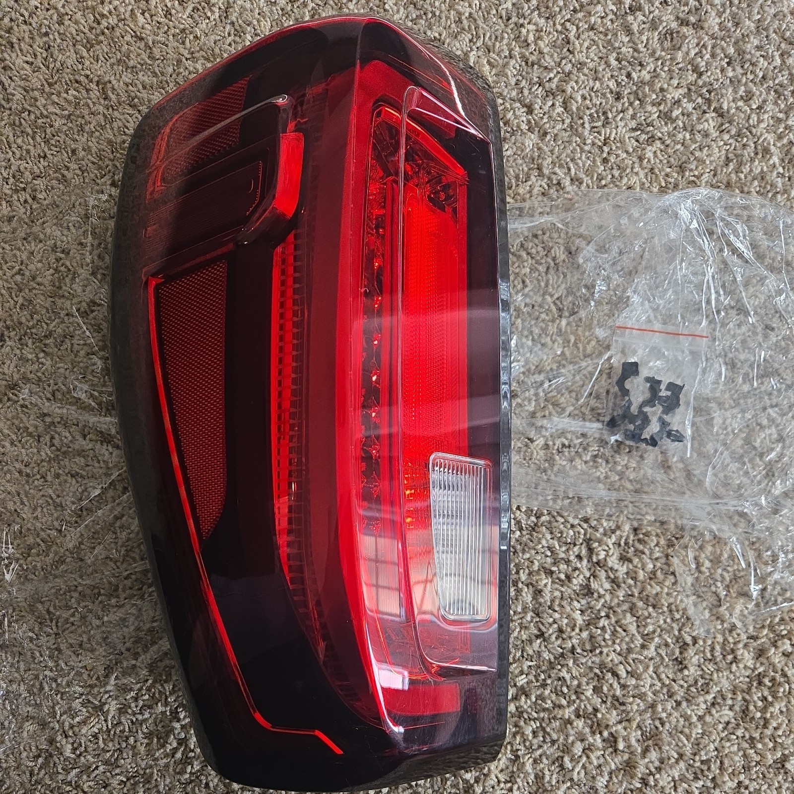 Left Driver Side Tail Light Assembly Rear Lamp LED Type for 2019-2023 GMC Sierra
