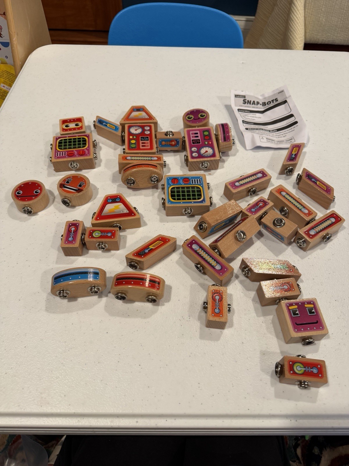 Lakeshore Snap Bots PP838 Robot Builder Wooden Blocks Learning Toy 34 Pieces