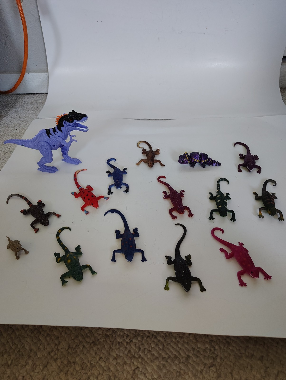 NEW! Lot Of 15 Rubber And Plastic Lizards And Dinosaur/Articulated Lizzard