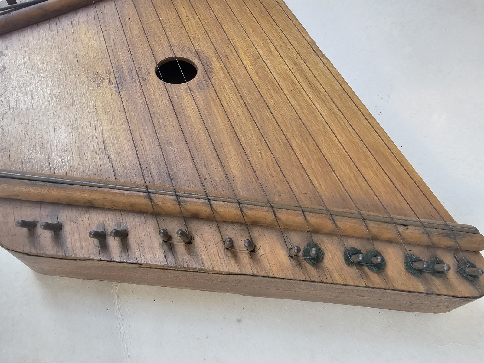 Vintage Russian Music Maker Melody Nepenenoyka Lap Harp/Zither EC Collectables