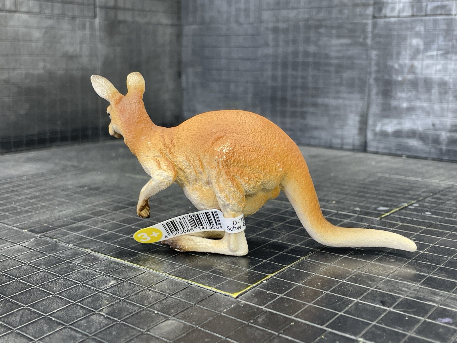 Kangaroo with Joey Wild Animal Plastic Toy Figure (4.5″ Long) Schleich 14756