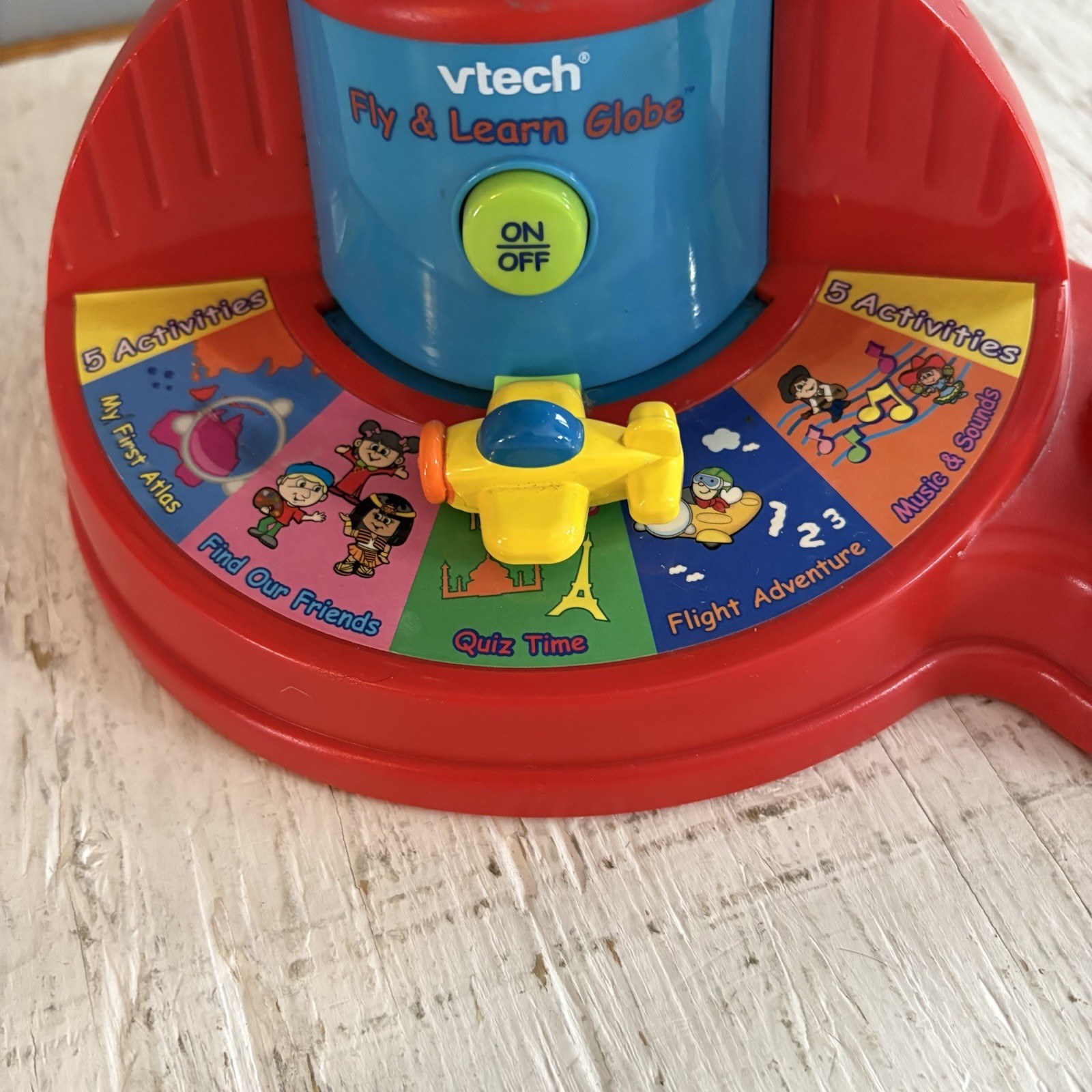 V-Tech Vintage Fly And Learn Talking Globe Educational Toy creates hours of Fun