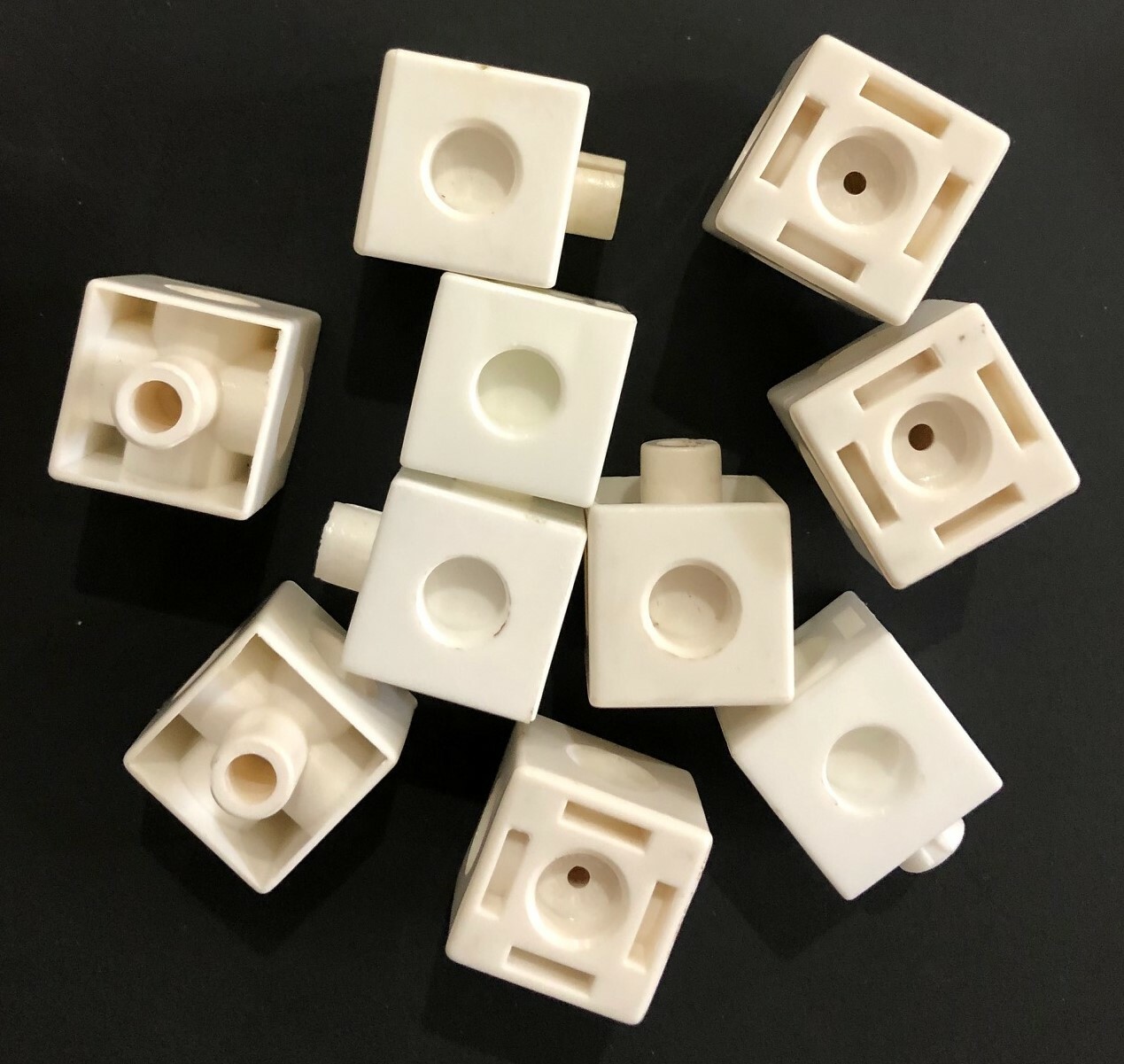 100 LINKING BLOCKS, Snap Cubes, Math Manipulatives (10 colors, 10 of each color)