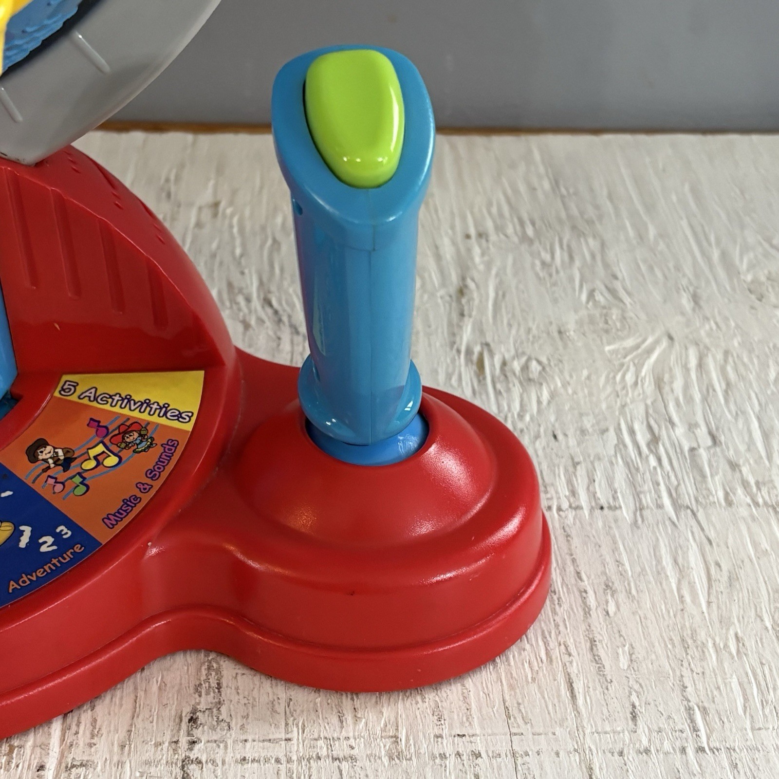 V-Tech Vintage Fly And Learn Talking Globe Educational Toy creates hours of Fun
