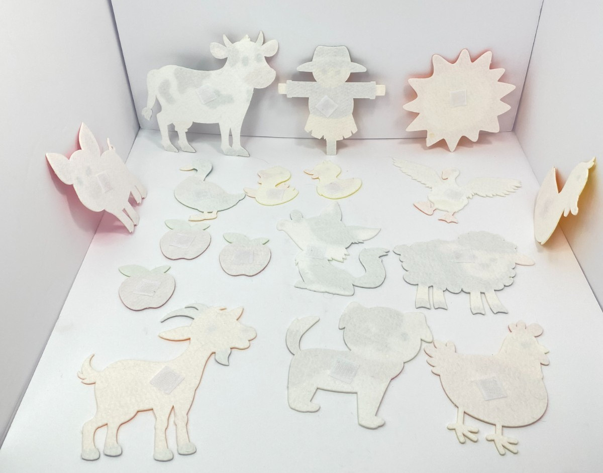 Farm Animal Felt Story Set – Hook‑and‑Loop Backing – 30+ Pieces Preowned Wear