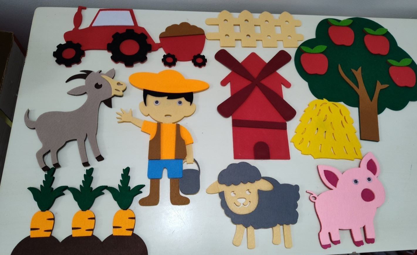 Farm Animal Felt Story Pieces Hook‑&‑Loop Backing 10 Pieces Pre-School Daycare