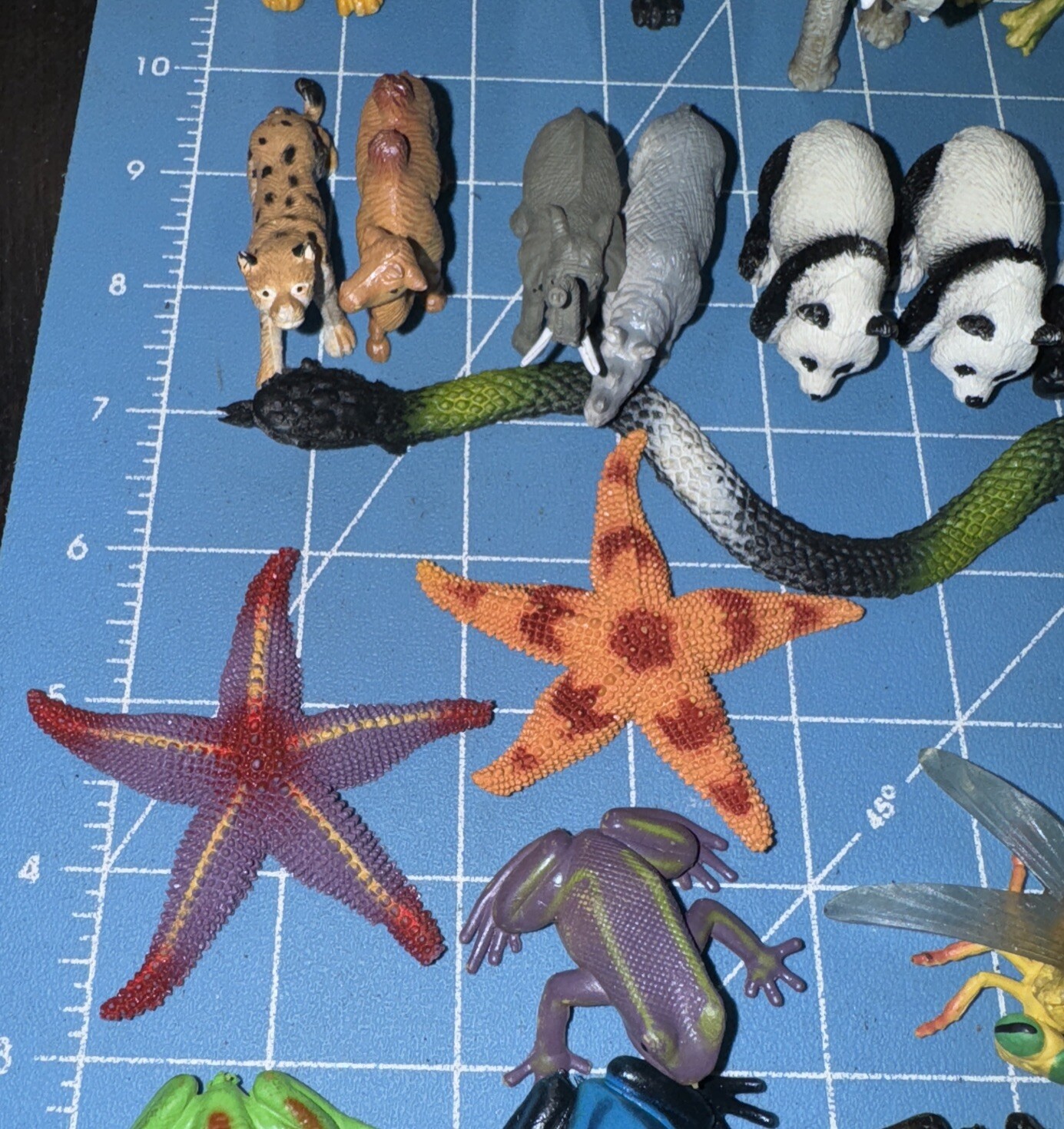 Vtg 32 Animals Figures Toys Wild Zoo Plastic Rubber Mixed Safari K&M Funrise AAA
