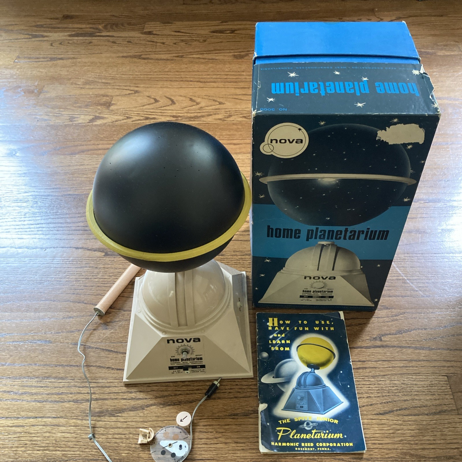 Vintage Nova Home Planetarium #3000 w/ Original Box. Only Lamp Works. For Parts