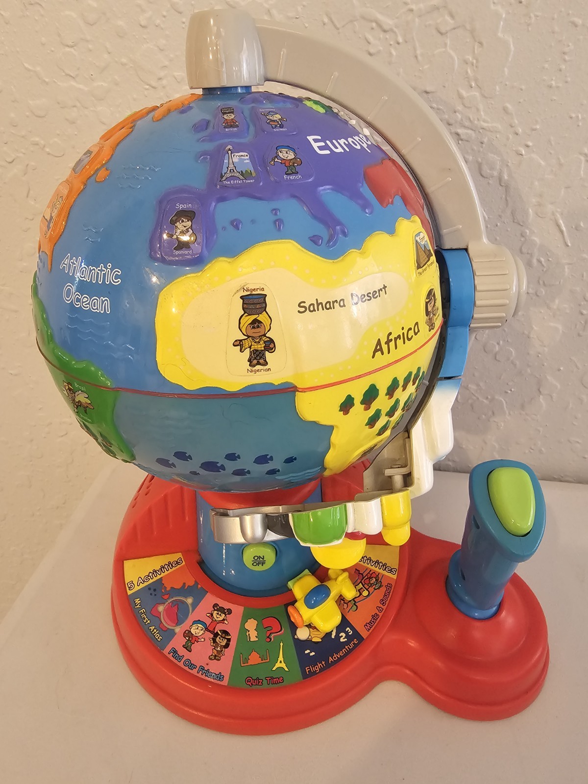 V-Tech Vintage Fly And Learn Talking Globe Educational Toy creates hours of Fun