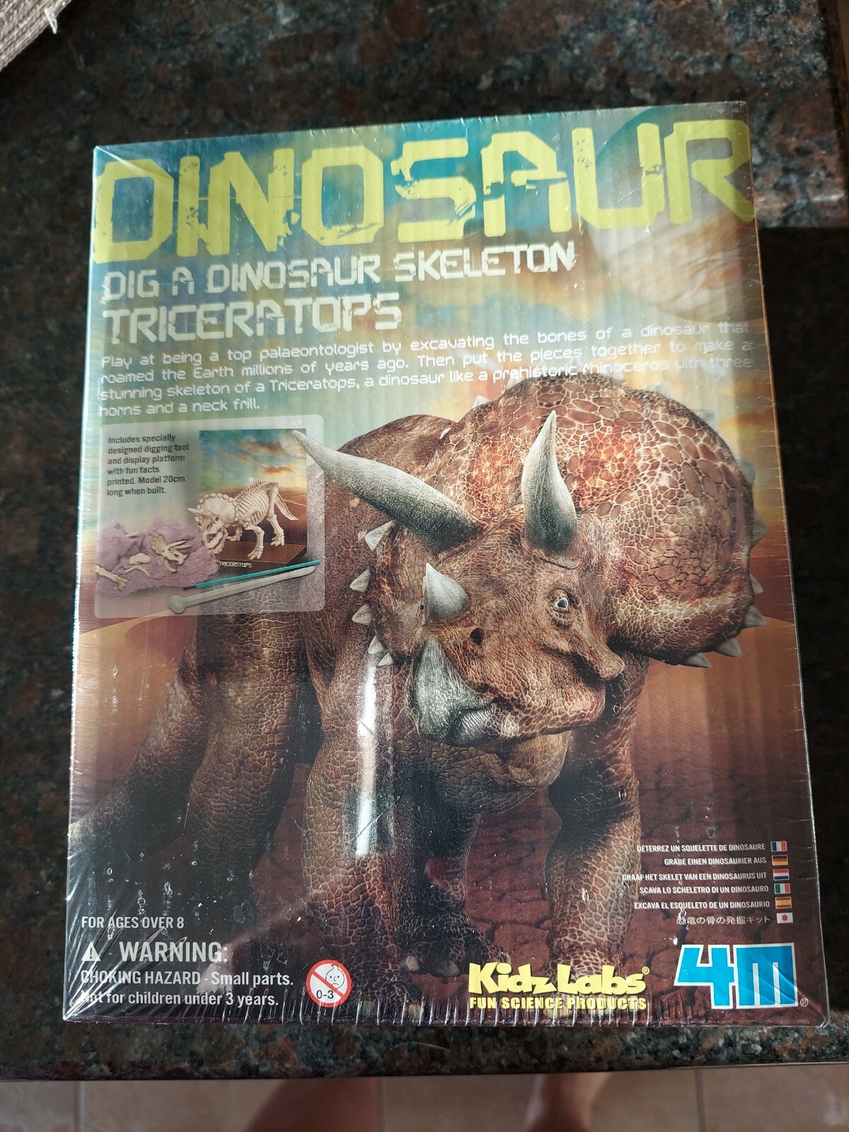 TRICERATOPS DIG A DINOSAUR SKELETON 4M KIDZ LABS 8+