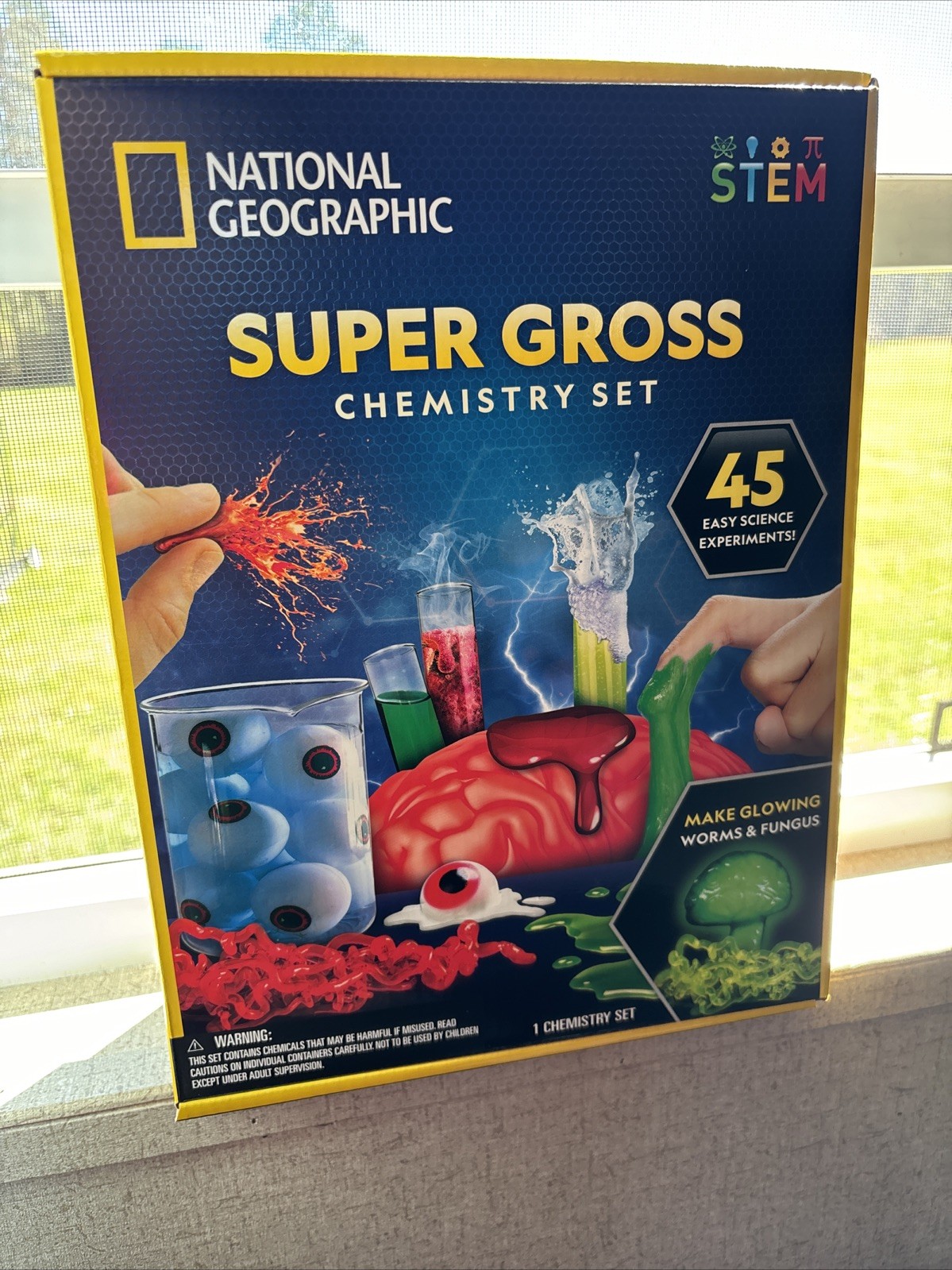 National Geographic Super Gross Chemistry Set 45 Science Experiments