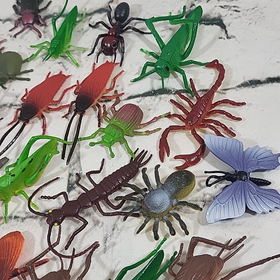 Bugs Insect Figures Lot Of 35 Spiders Beetles Grasshoppers Creepy Science Nature