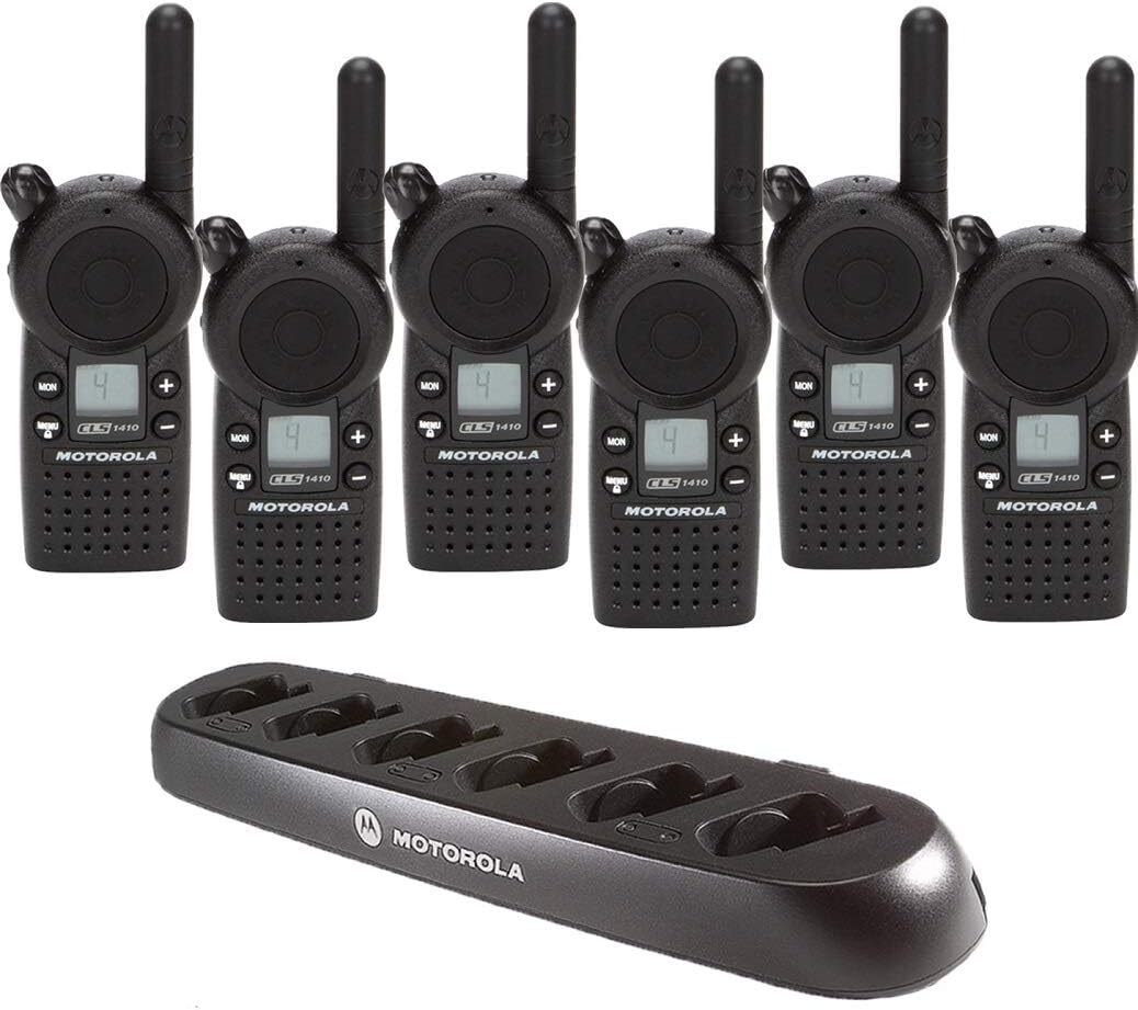 6 CLS1410 – UHF 1 Watt 4 Channel Radios & 1 56531 6 Radio Charger by Motorola