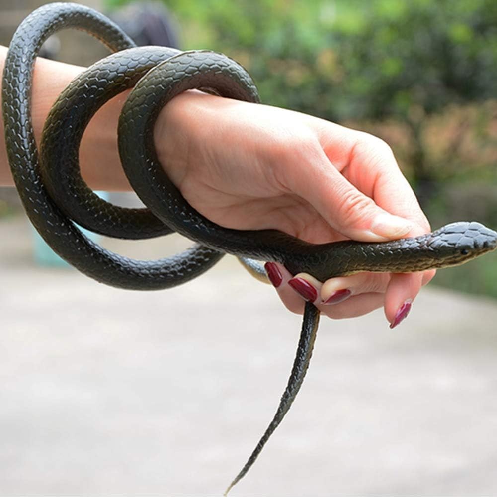 7 Pcs Realistic Rubber Snakes – Life-Like Scaring Props for Halloween Fun