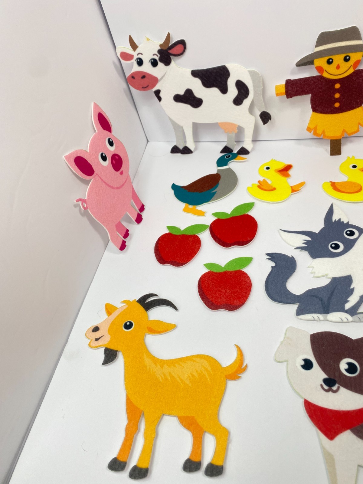 Farm Animal Felt Story Set – Hook‑and‑Loop Backing – 30+ Pieces Preowned Wear