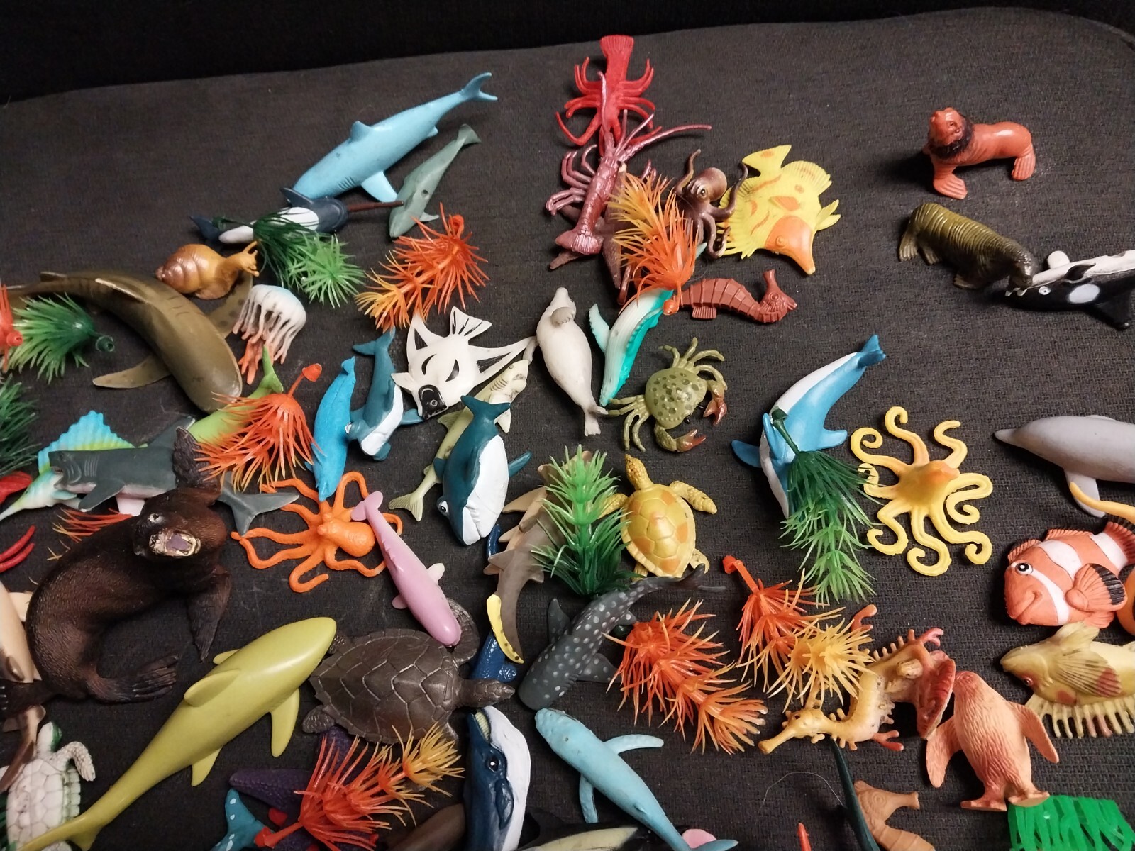 K&M Shark Toy Figure Lot of 100 plus Ocean Figurines Hammer Starfish squid