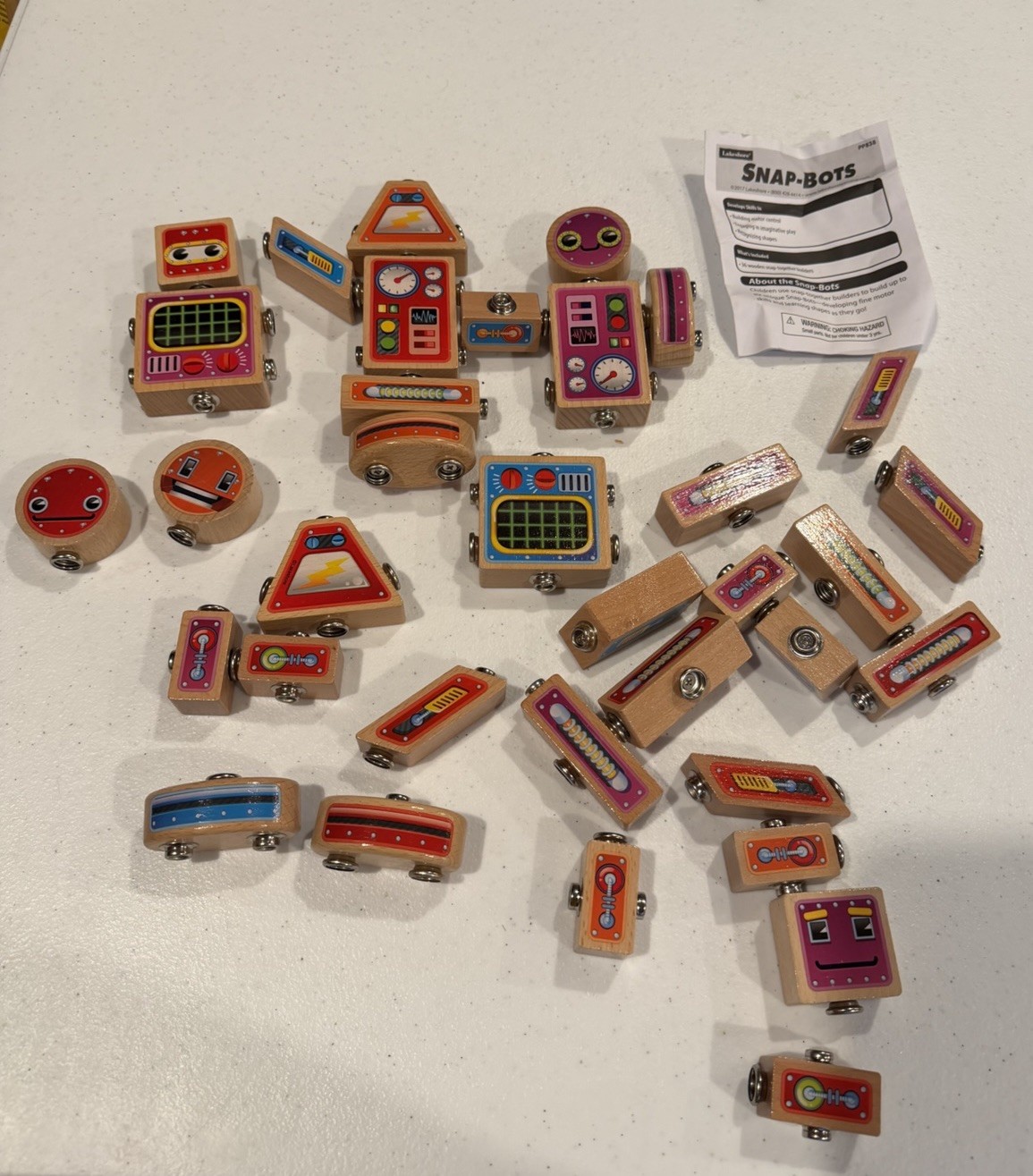 Lakeshore Snap Bots PP838 Robot Builder Wooden Blocks Learning Toy 34 Pieces