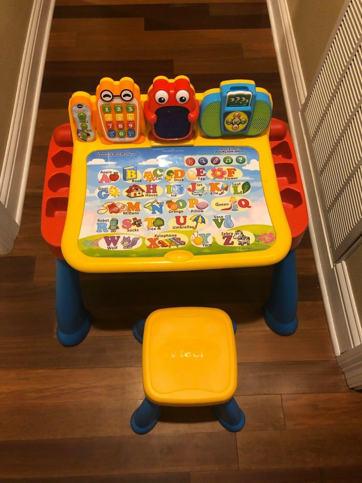 VTech 80-194801 Touch and Learn Activity Desk, Pre-Owned in GREAT CONDITION