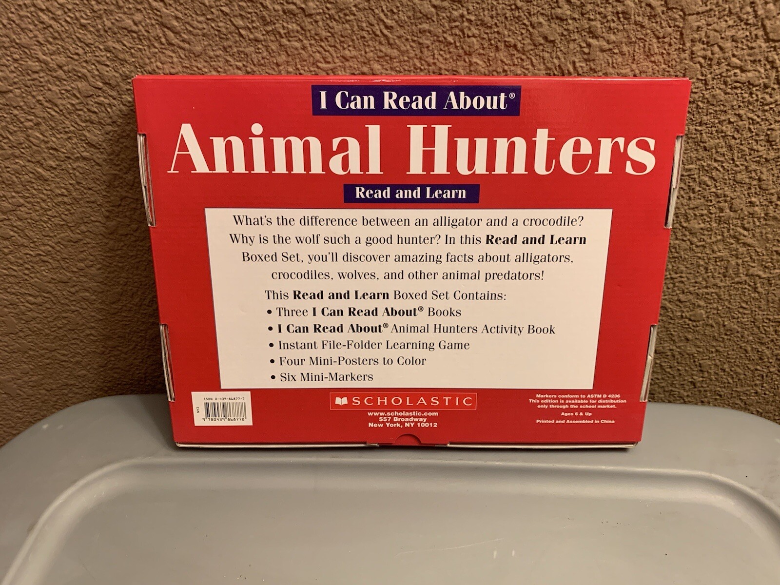 Scholastic: Read and Learn Boxed Activity Set, I Can Read About Animal Hunters