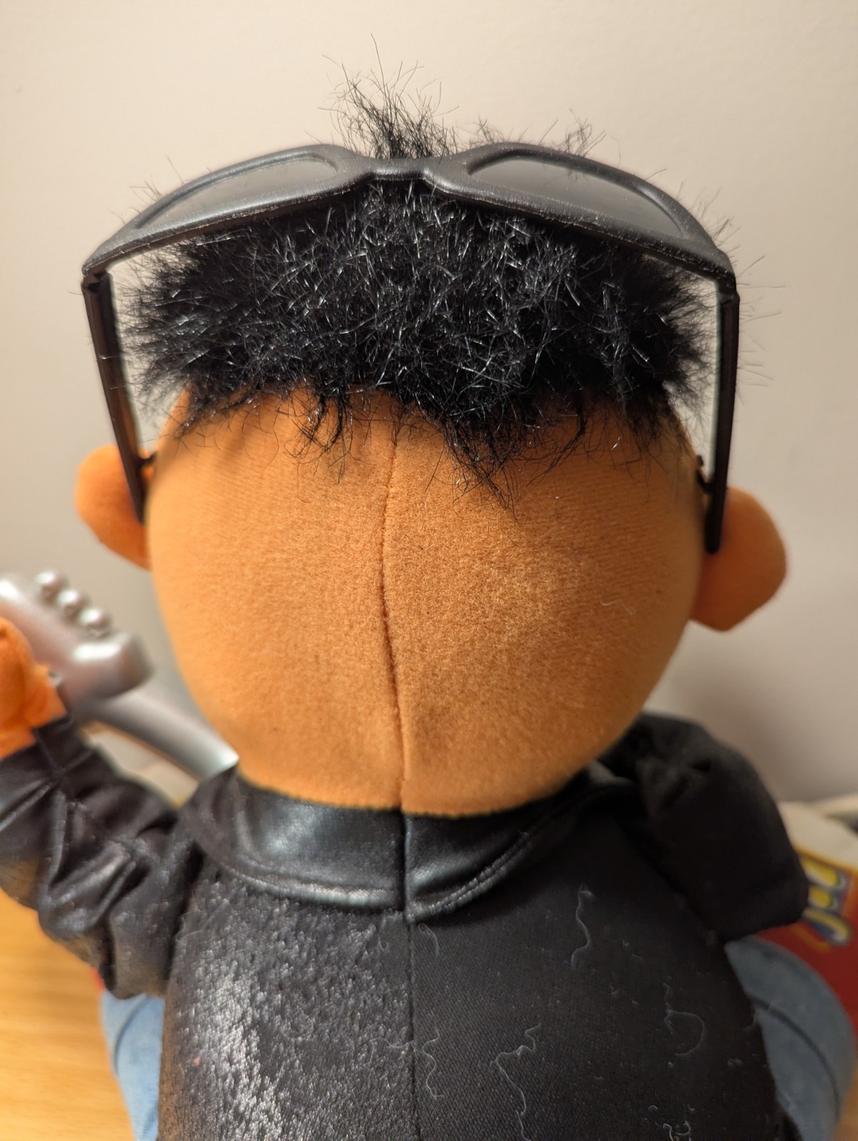 VINTAGE 1998 TYCO SESAME STREET ROCK N ROLL ERNIE PLUSH TALKING SINGING