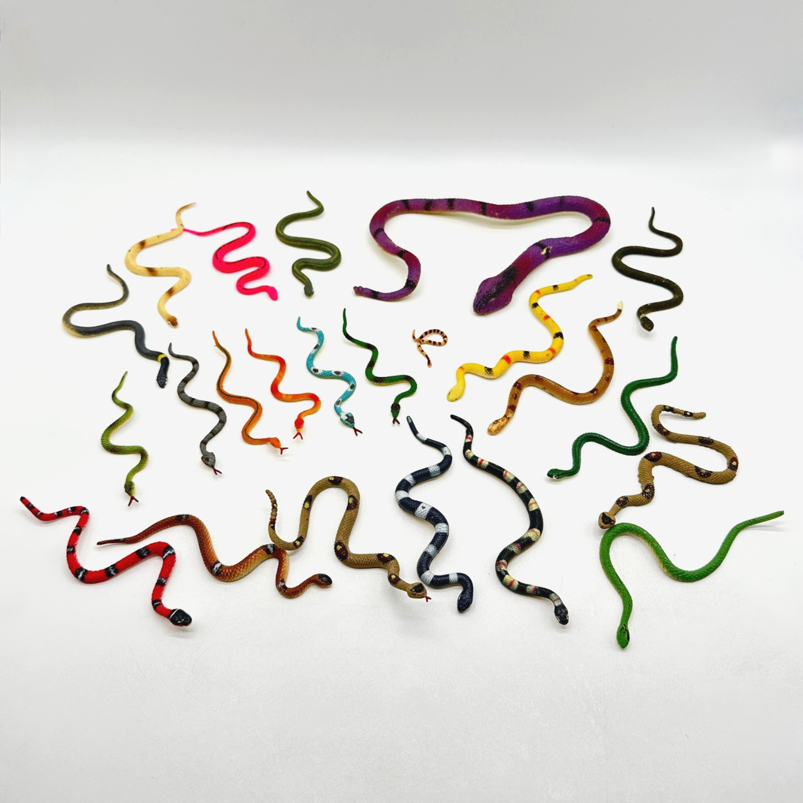 Lot of 23 Snakes Reptiles Plastic Rubber Small Toy PVC Nature Science China