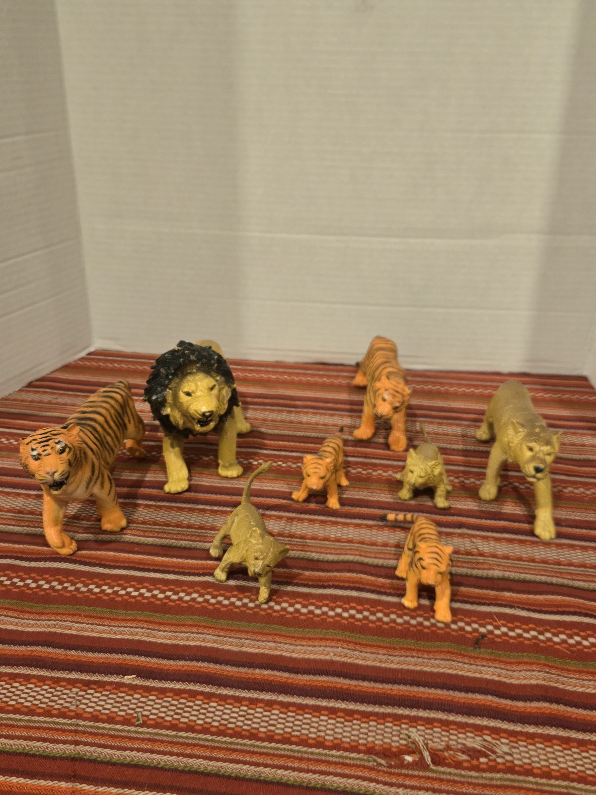 Vintage Lot Of 8 Various Sized AAA PVC Animal Figures Tigers, Lions & Lionesses