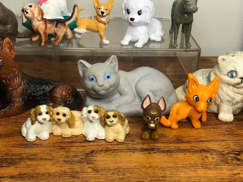 18 Animals Figures Toys Cats & Dogs Plastic Pets Mixed Lot Hood Hounds