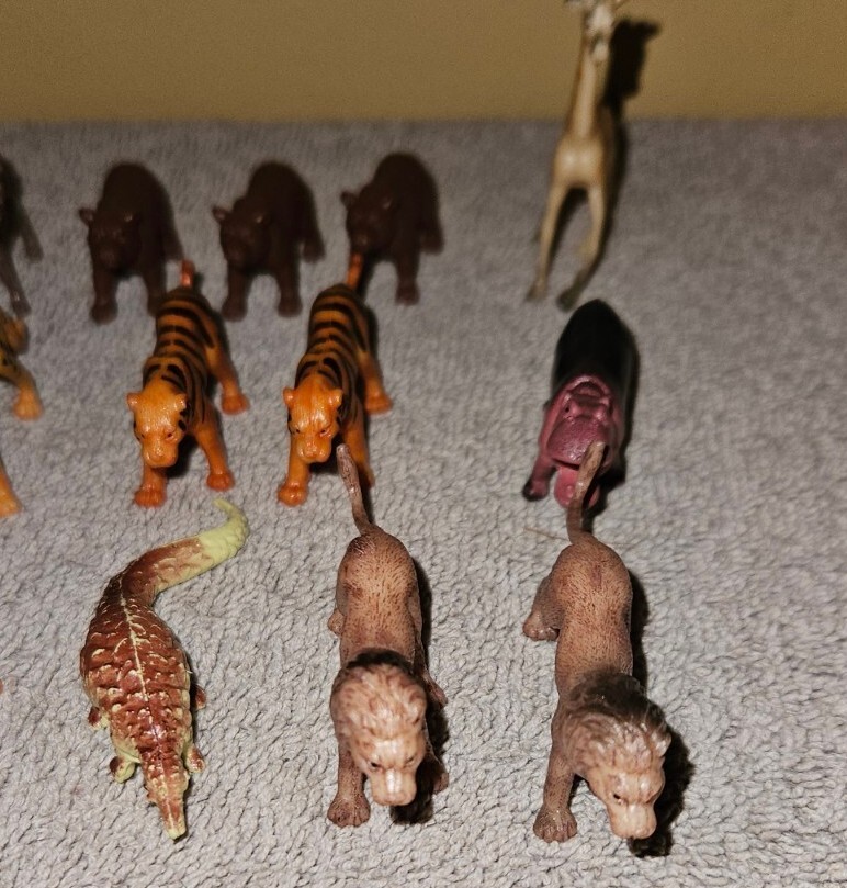 Wild Animal Plastic Figures Noah’s Ark Animals Lot Of 22 Tigers Zebras Hippo