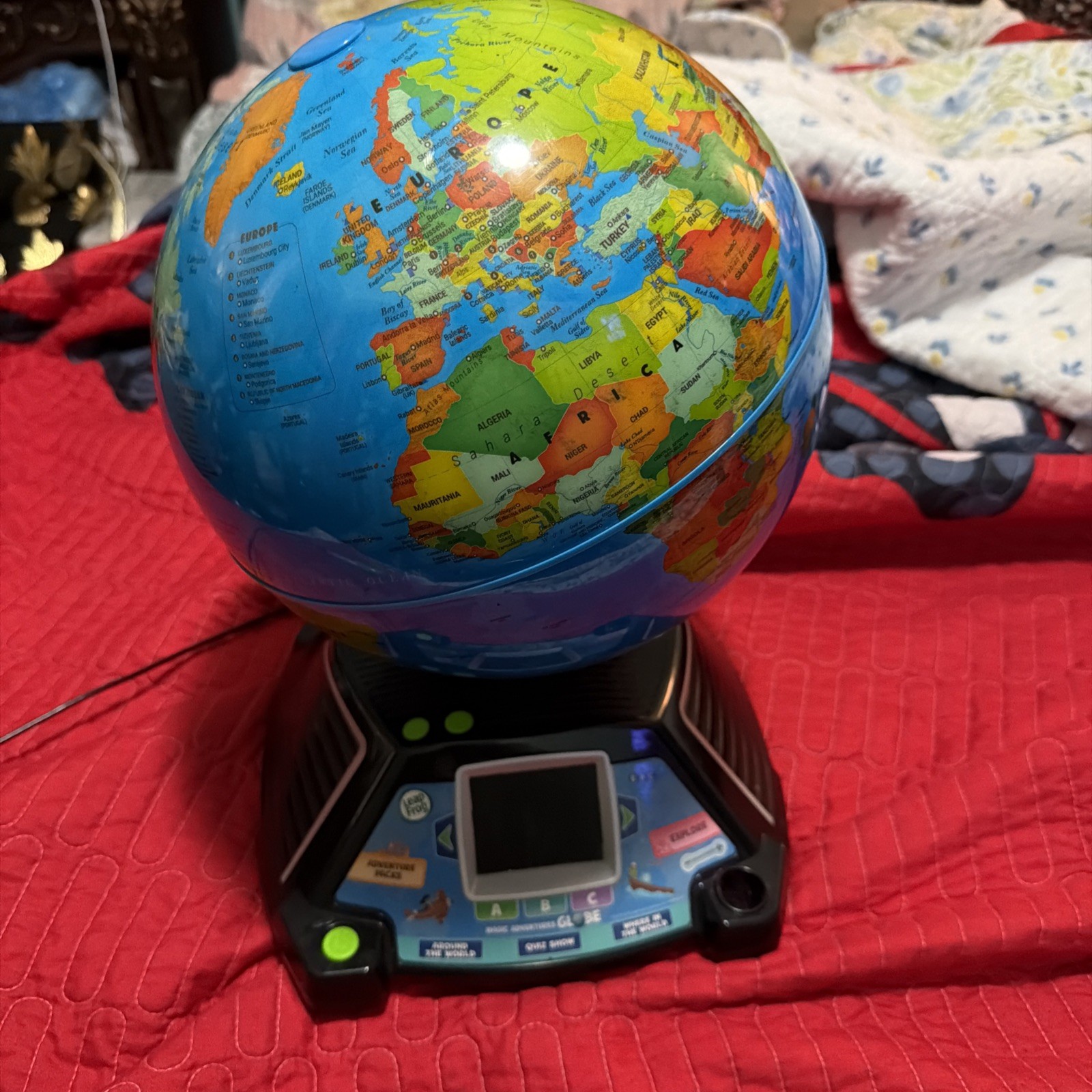 Leapfrog Magic Adventures Globe w/ LCD Integrated Video Screen Display 80-605400